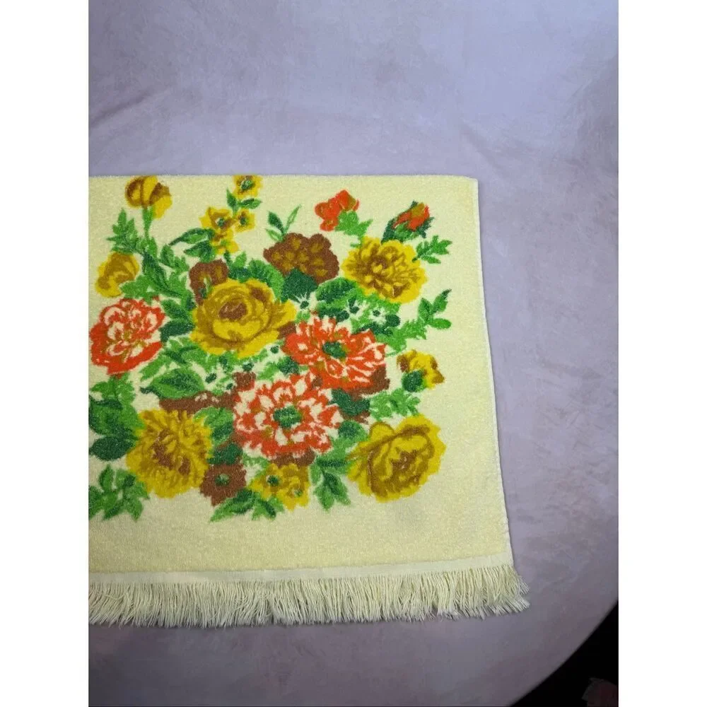 Vintage Flower Power Bath Towel 1970s Yellow 21x40”